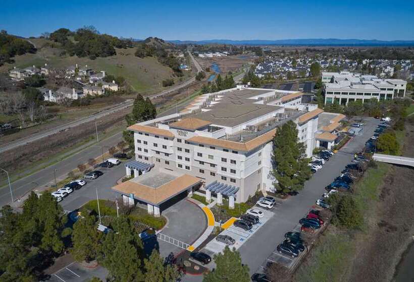 فندق Embassy Suites By Hilton San Rafael Marin County