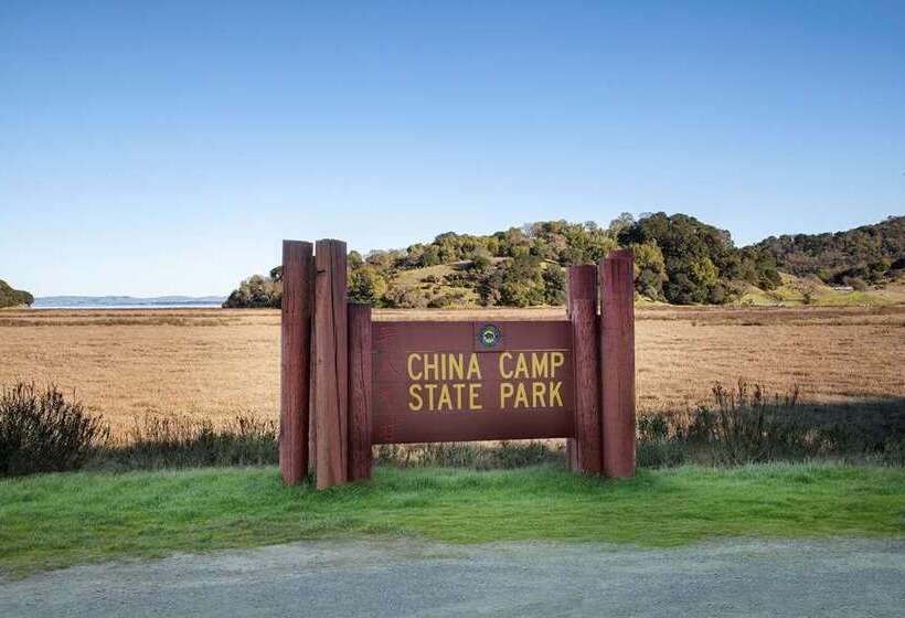 فندق Embassy Suites By Hilton San Rafael Marin County