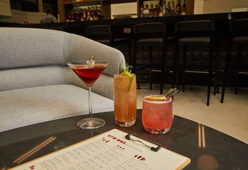 هتل Embassy Suites By Hilton San Rafael Marin County