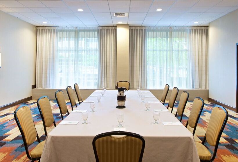 فندق Embassy Suites By Hilton Seattle Bellevue