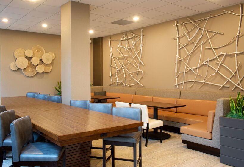 בית מלון כפרי Embassy Suites By Hilton Seattle Bellevue
