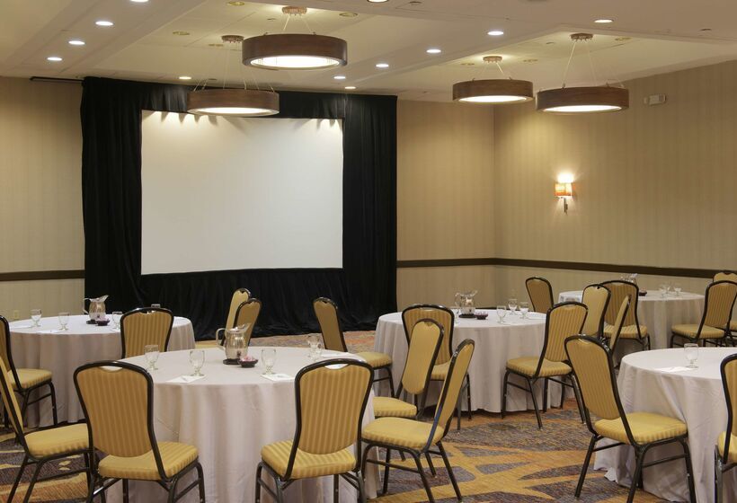 בית מלון כפרי Embassy Suites By Hilton Seattle Bellevue
