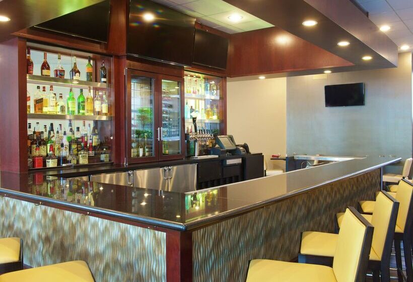 فندق Embassy Suites By Hilton Seattle Bellevue