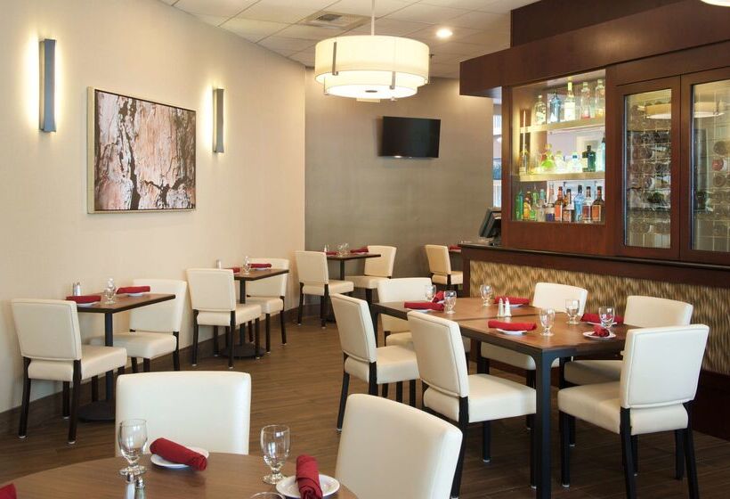 فندق Embassy Suites By Hilton Seattle Bellevue