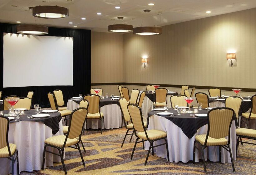 فندق Embassy Suites By Hilton Seattle Bellevue