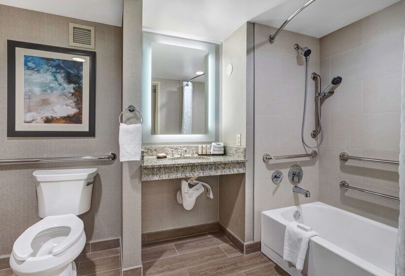 בית מלון כפרי Embassy Suites By Hilton Seattle Bellevue