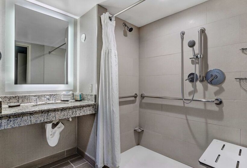 فندق Embassy Suites By Hilton Seattle Bellevue