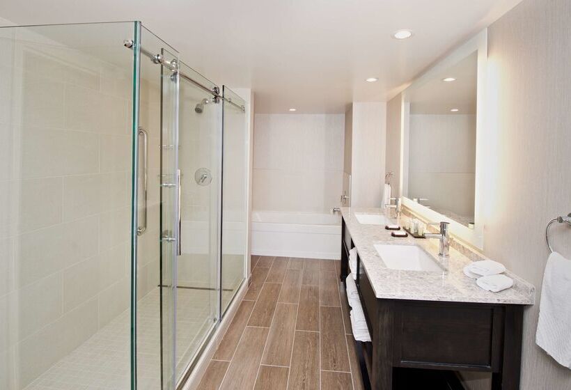 فندق Embassy Suites By Hilton Seattle Bellevue