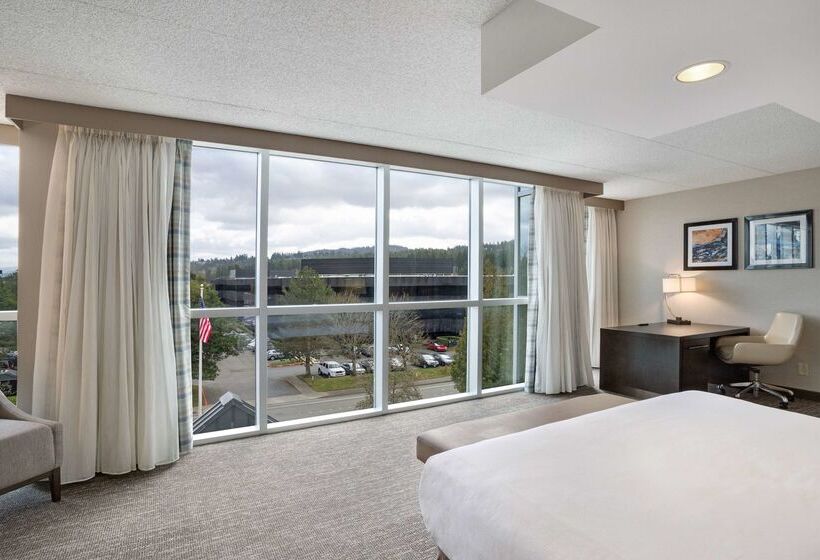 فندق Embassy Suites By Hilton Seattle Bellevue