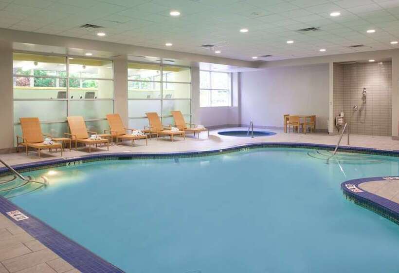 فندق Embassy Suites By Hilton Seattle Bellevue