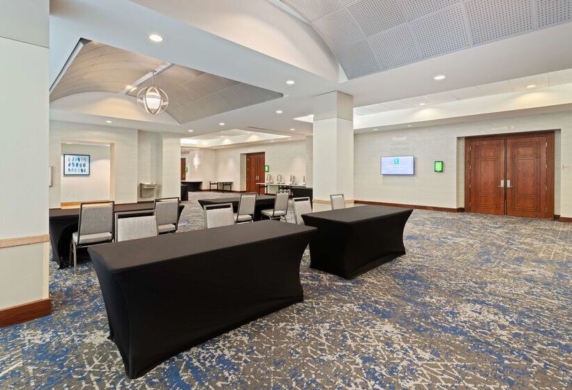 فندق Embassy Suites By Hilton Tampa Usf Near Busch Gardens