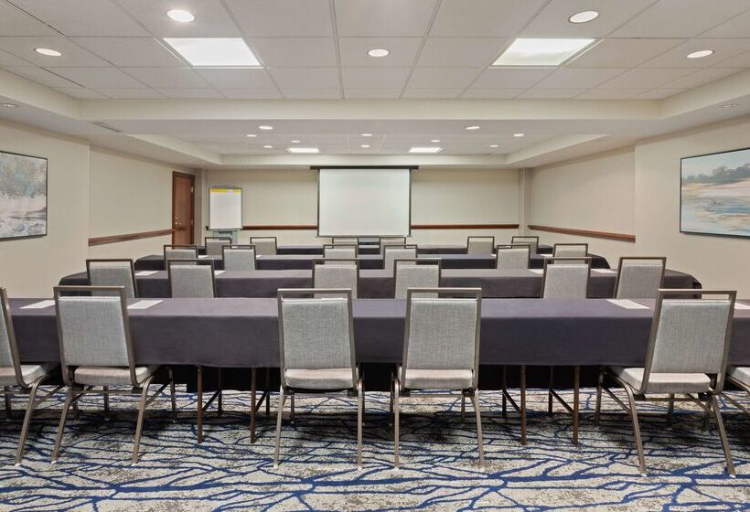 فندق Embassy Suites By Hilton Tampa Usf Near Busch Gardens