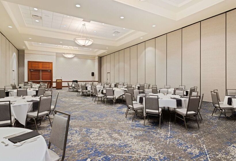 فندق Embassy Suites By Hilton Tampa Usf Near Busch Gardens