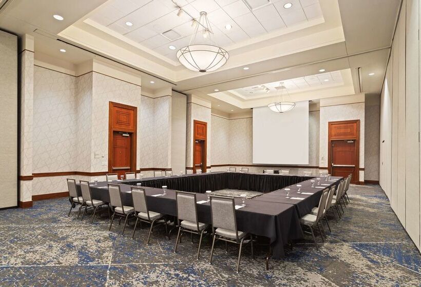 בית מלון כפרי Embassy Suites By Hilton Tampa Usf Near Busch Gardens