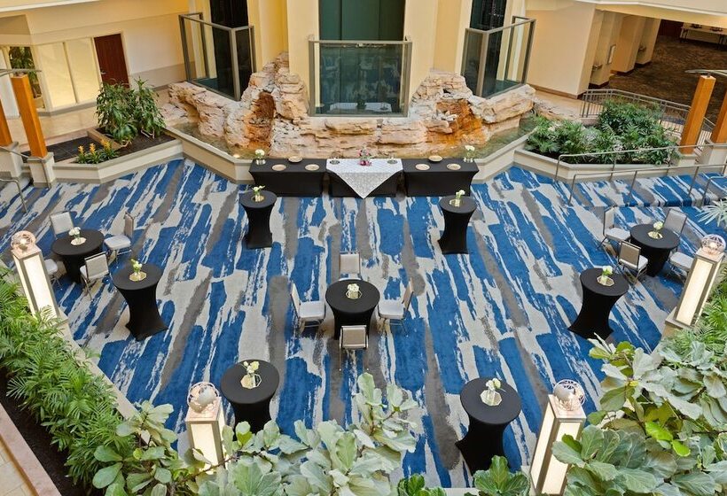 فندق Embassy Suites By Hilton Tampa Usf Near Busch Gardens