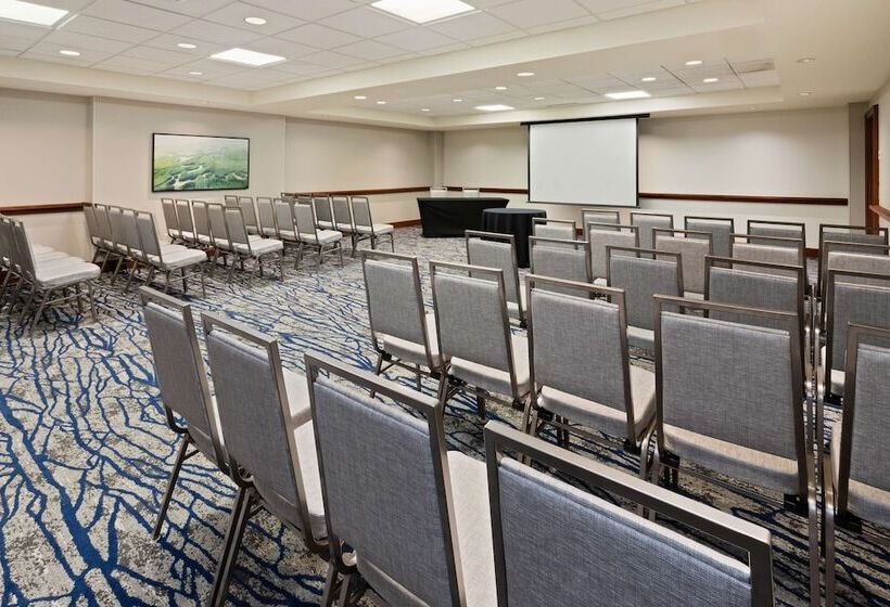 فندق Embassy Suites By Hilton Tampa Usf Near Busch Gardens