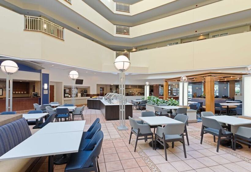 فندق Embassy Suites By Hilton Tampa Usf Near Busch Gardens