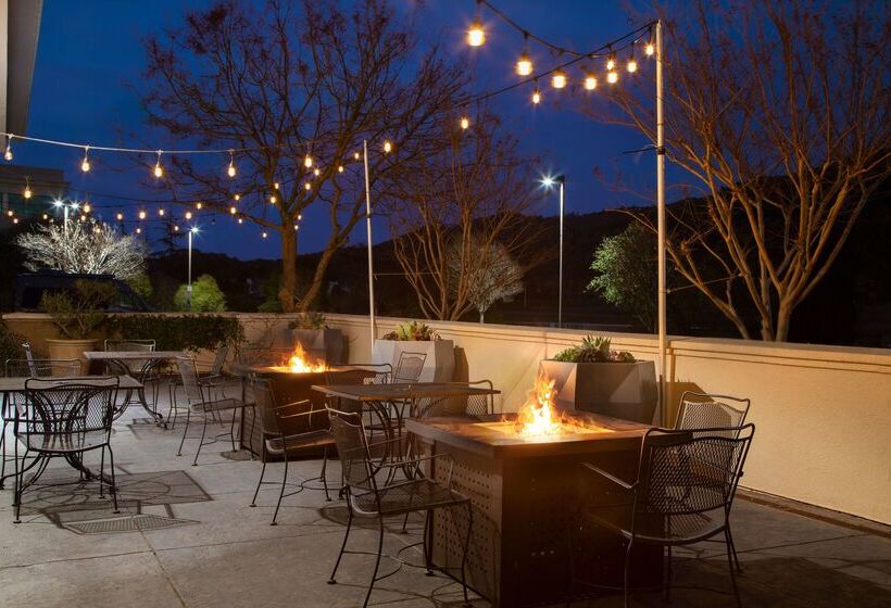 هتل Embassy Suites By Hilton San Rafael Marin County