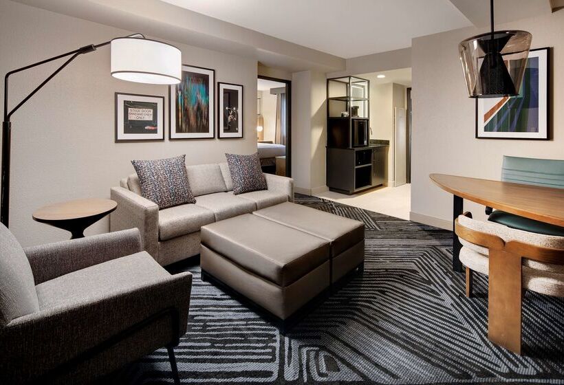 فندق Embassy Suites By Hilton San Rafael Marin County