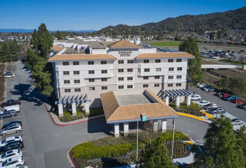 فندق Embassy Suites By Hilton San Rafael Marin County