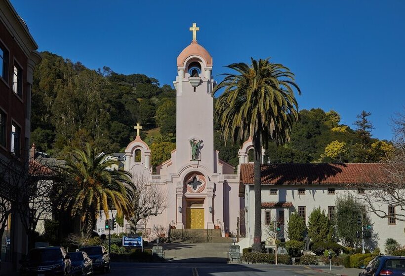 فندق Embassy Suites By Hilton San Rafael Marin County