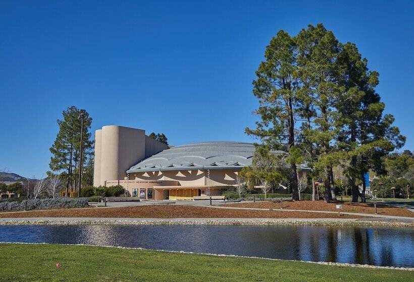 فندق Embassy Suites By Hilton San Rafael Marin County