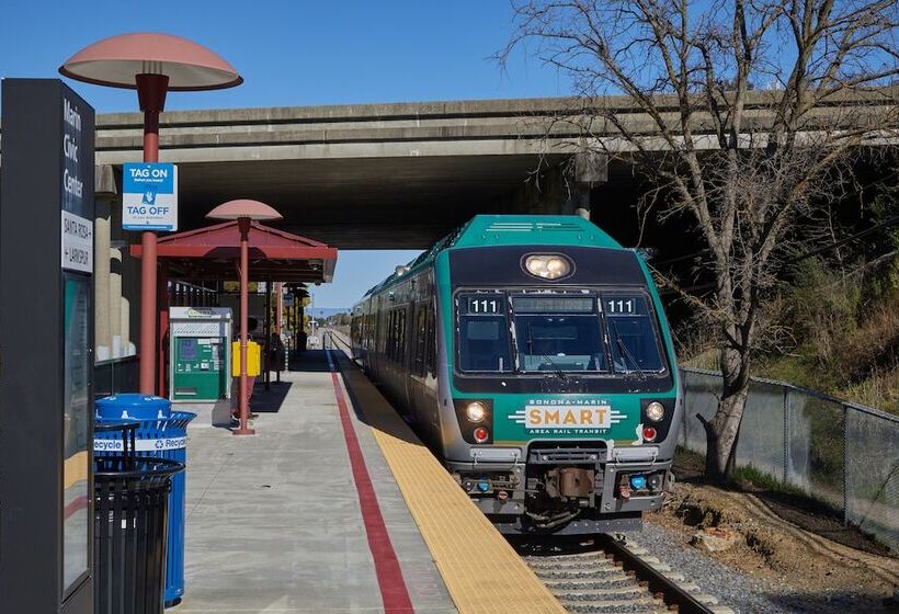فندق Embassy Suites By Hilton San Rafael Marin County