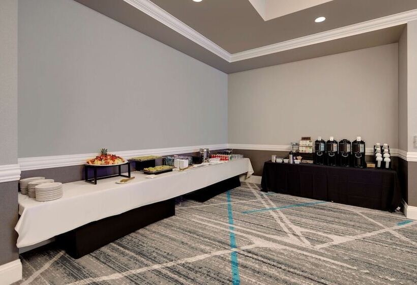 فندق Embassy Suites By Hilton San Rafael Marin County