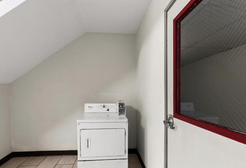 בית מלון כפרי Red Lion Inn & Suites Caseyville