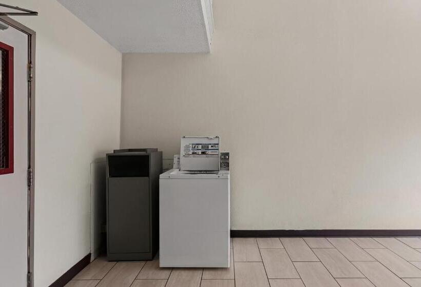 בית מלון כפרי Red Lion Inn & Suites Caseyville