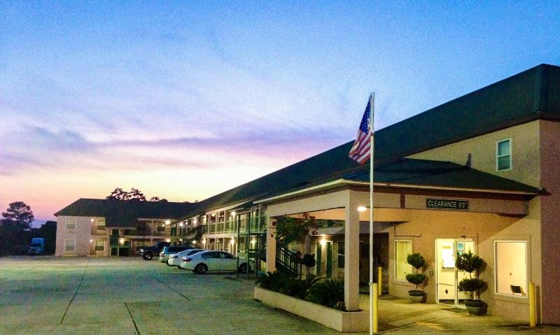 فندق Garden Inn & Suites