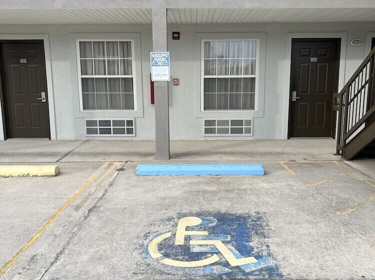 فندق Garden Inn & Suites