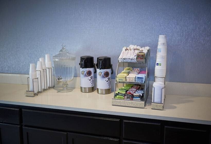 ホテル Holiday Inn Express & Suites Birmingham South   Pelham, An Ihg