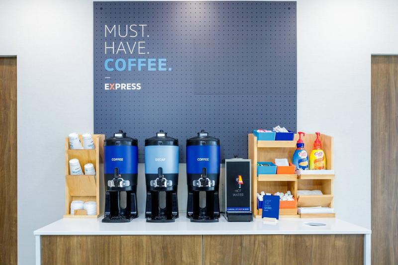 ホテル Holiday Inn Express & Suites Tampa Stadium   Airport Area, An Ihg