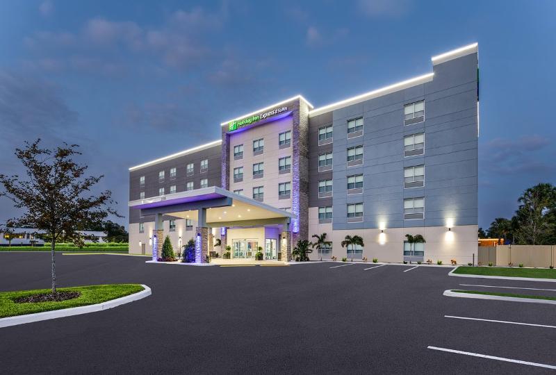 ホテル Holiday Inn Express & Suites Tampa Stadium   Airport Area, An Ihg