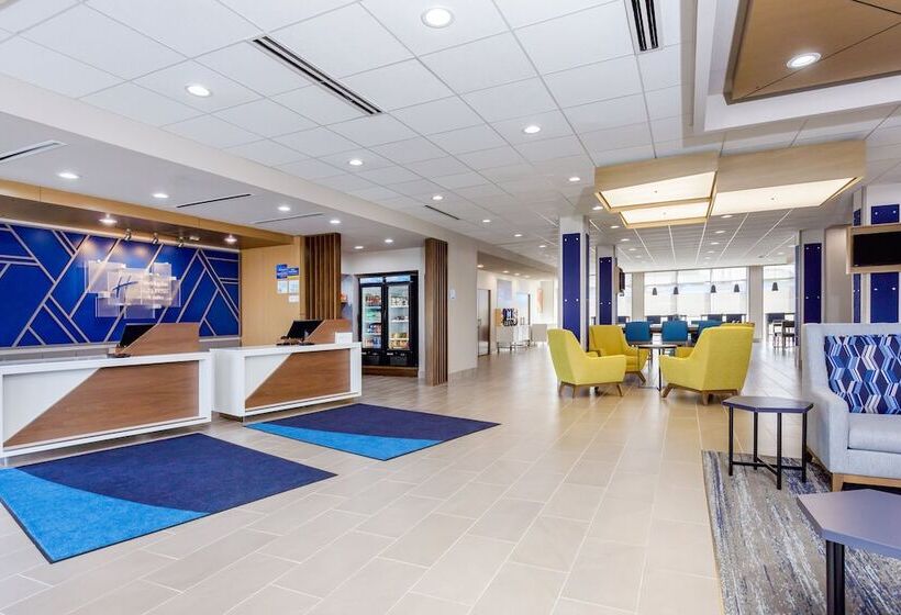 בית מלון כפרי Holiday Inn Express & Suites Tampa Stadium   Airport Area, An Ihg