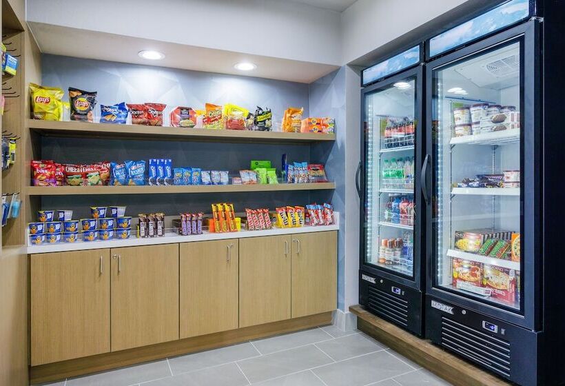 ホテル Holiday Inn Express & Suites Tampa Stadium   Airport Area, An Ihg