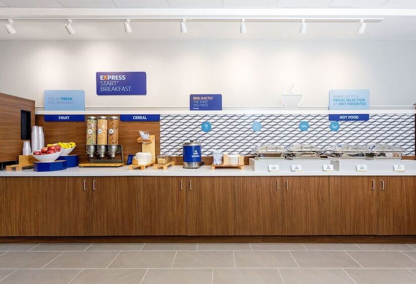 ホテル Holiday Inn Express & Suites Tampa Stadium   Airport Area, An Ihg