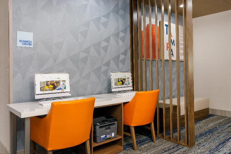 ホテル Holiday Inn Express & Suites Tampa Stadium   Airport Area, An Ihg