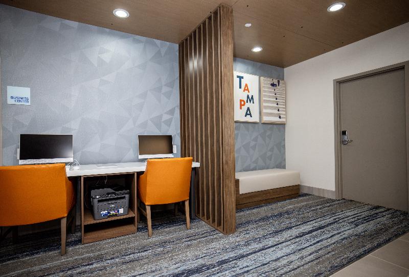 ホテル Holiday Inn Express & Suites Tampa Stadium   Airport Area, An Ihg