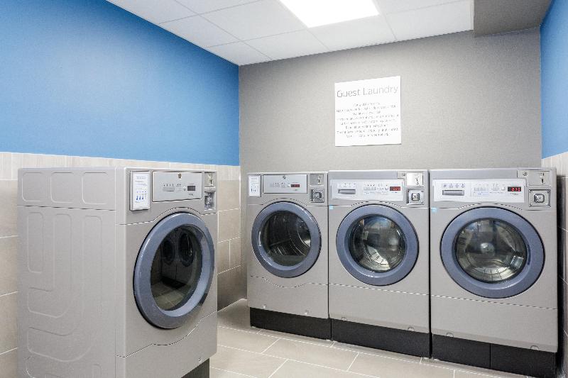 ホテル Holiday Inn Express & Suites Tampa Stadium   Airport Area, An Ihg