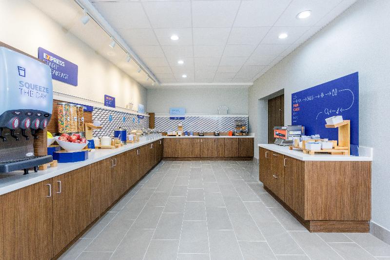 ホテル Holiday Inn Express & Suites Tampa Stadium   Airport Area, An Ihg