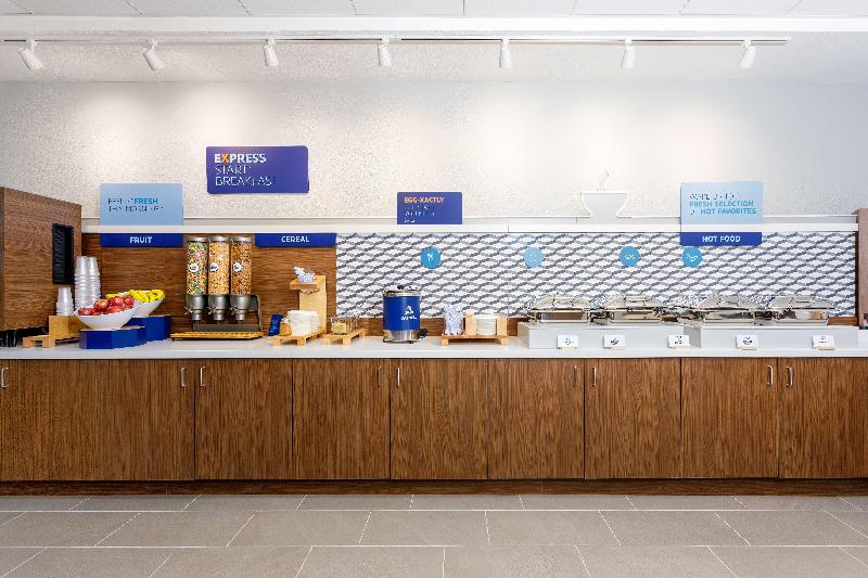 ホテル Holiday Inn Express & Suites Tampa Stadium   Airport Area, An Ihg