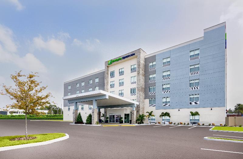 ホテル Holiday Inn Express & Suites Tampa Stadium   Airport Area, An Ihg