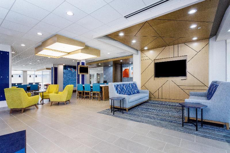 בית מלון כפרי Holiday Inn Express & Suites Tampa Stadium   Airport Area, An Ihg