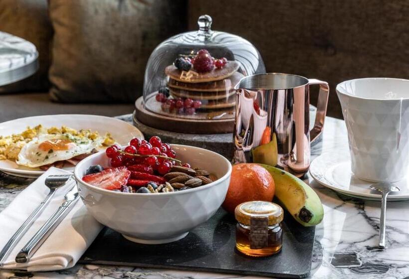 Howard Hotel Paris Orly Airport