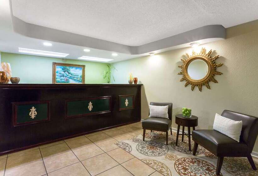 Отель Howard Johnson By Wyndham Tallahassee