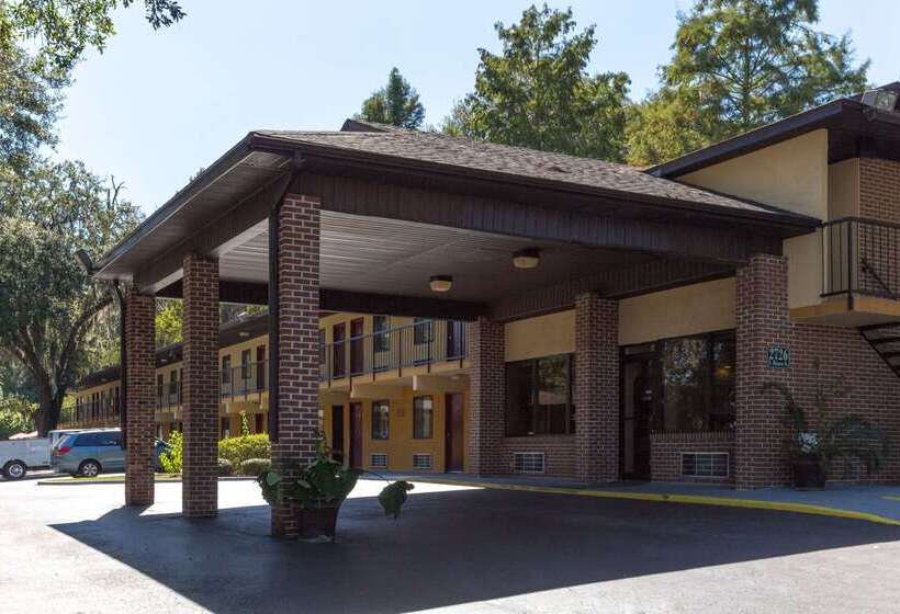 בית מלון כפרי Howard Johnson By Wyndham Tallahassee