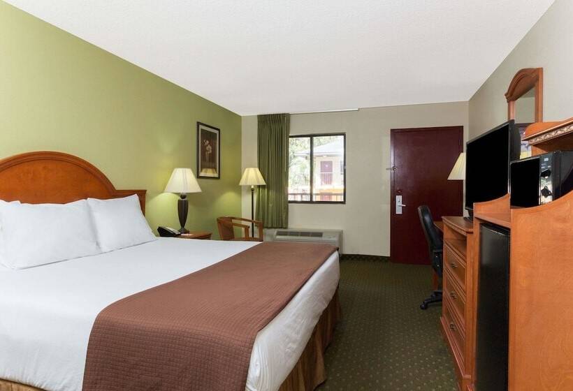 בית מלון כפרי Howard Johnson By Wyndham Tallahassee