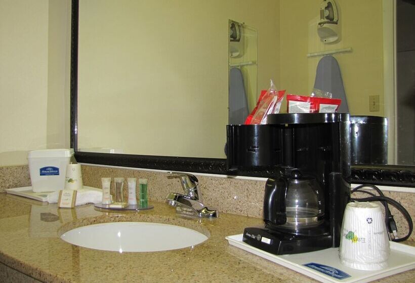 Отель Howard Johnson By Wyndham Tallahassee